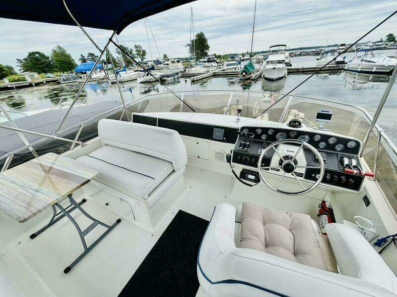 28ft Carver Yacht For Sale
