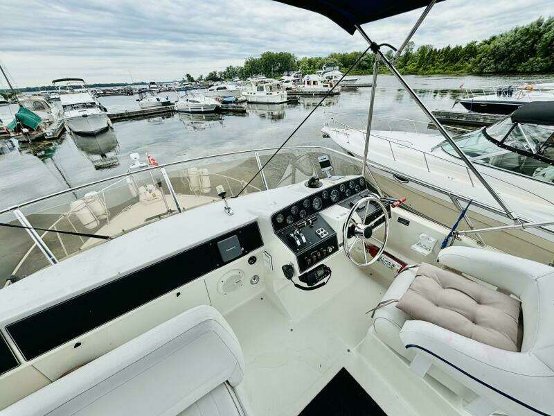 28ft Carver Yacht For Sale