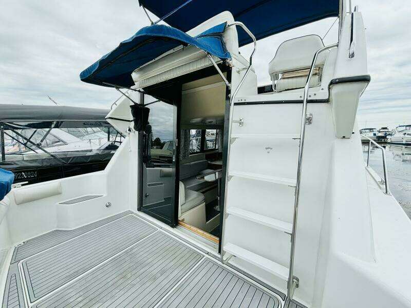 28ft Carver Yacht For Sale