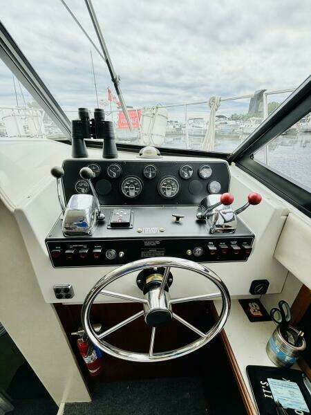 28ft Carver Yacht For Sale