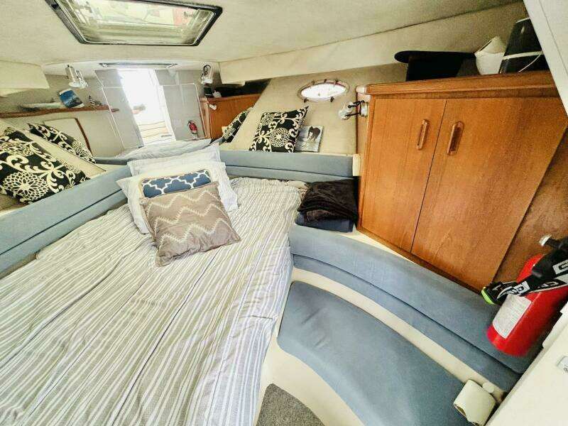 28ft Carver Yacht For Sale
