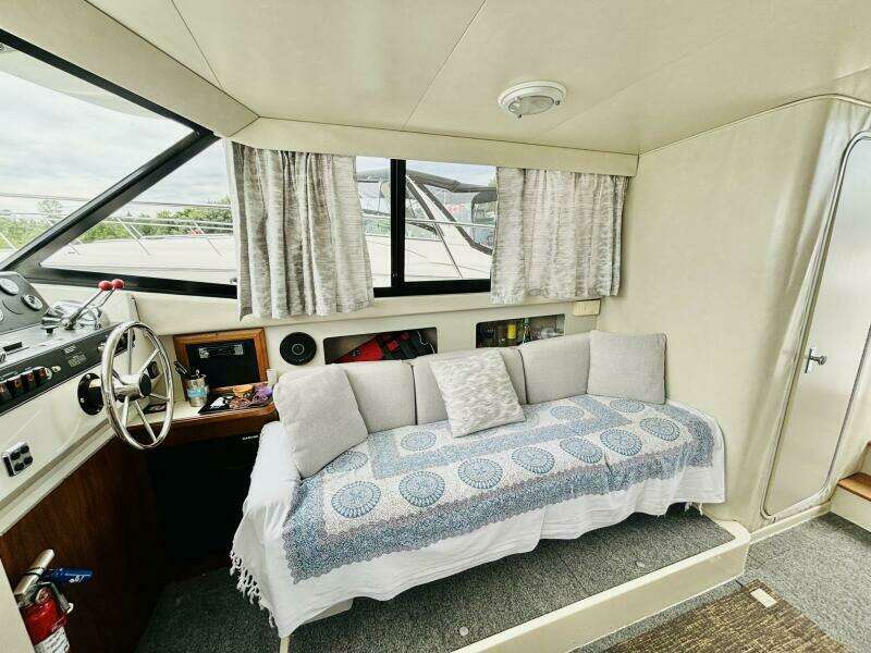 28ft Carver Yacht For Sale