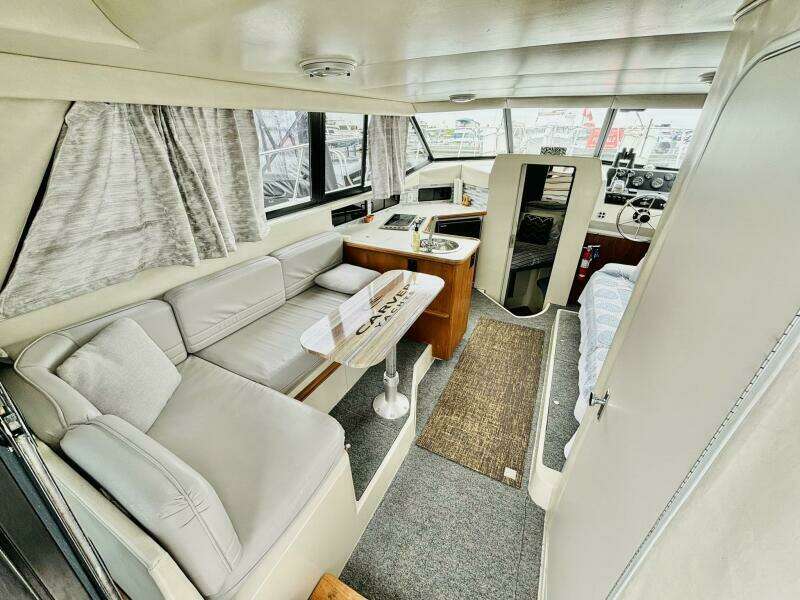 28ft Carver Yacht For Sale