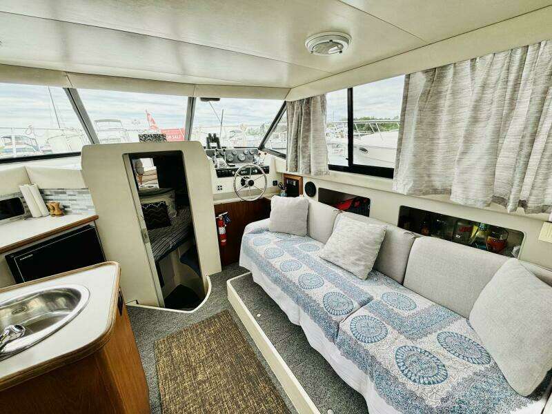 28ft Carver Yacht For Sale