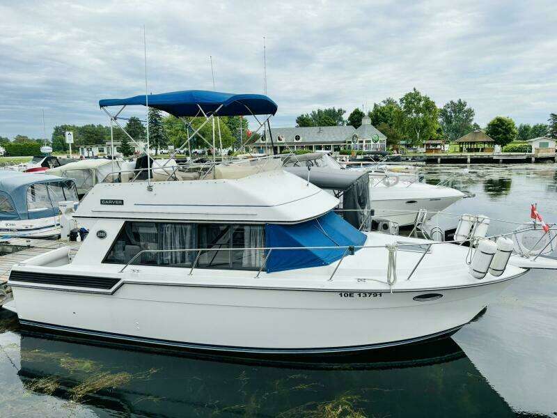 28ft Carver Yacht For Sale