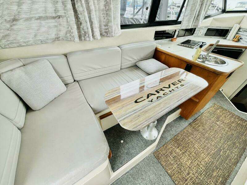 28ft Carver Yacht For Sale