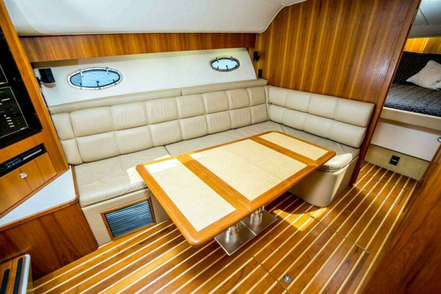 2000 Tiara 41 Open - Dinette