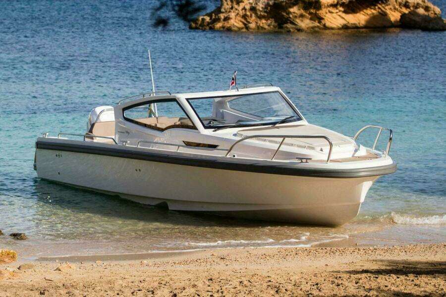 30ft Nimbus Yacht For Sale