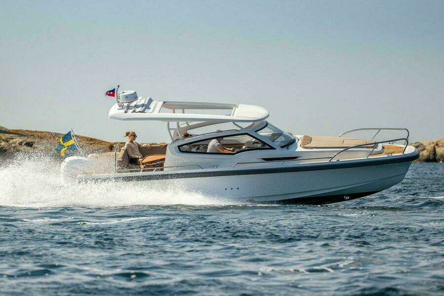 30ft Nimbus Yacht For Sale