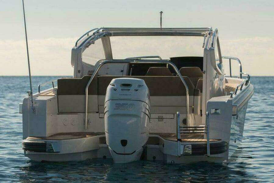 30ft Nimbus Yacht For Sale