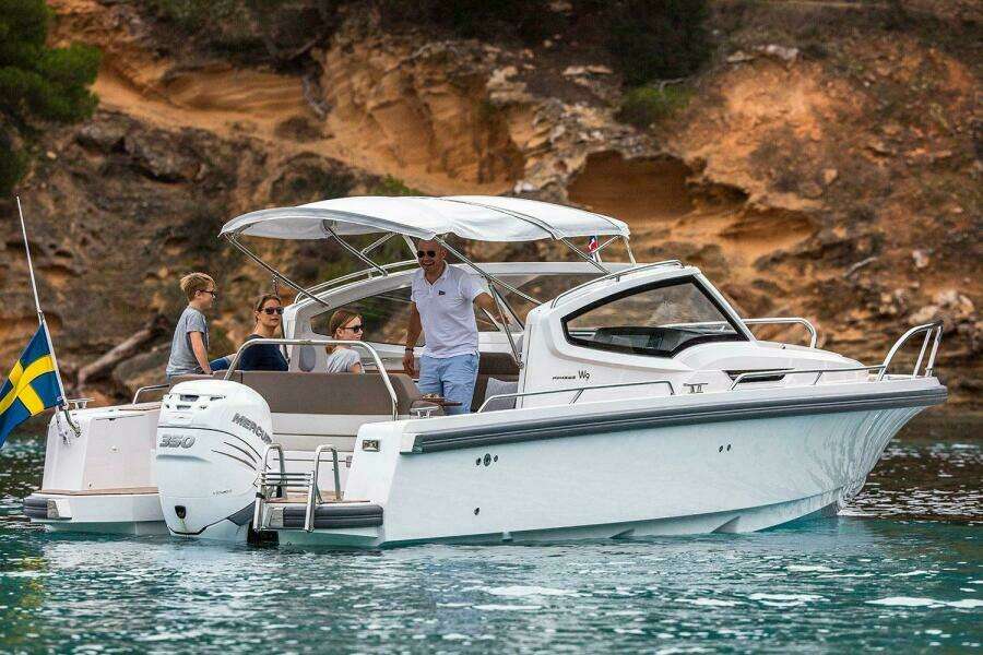 30ft Nimbus Yacht For Sale