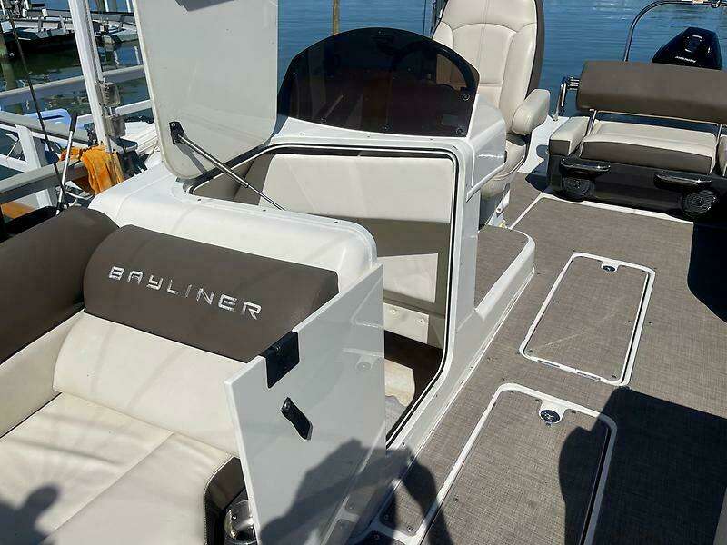 26ft Bayliner Yacht For Sale