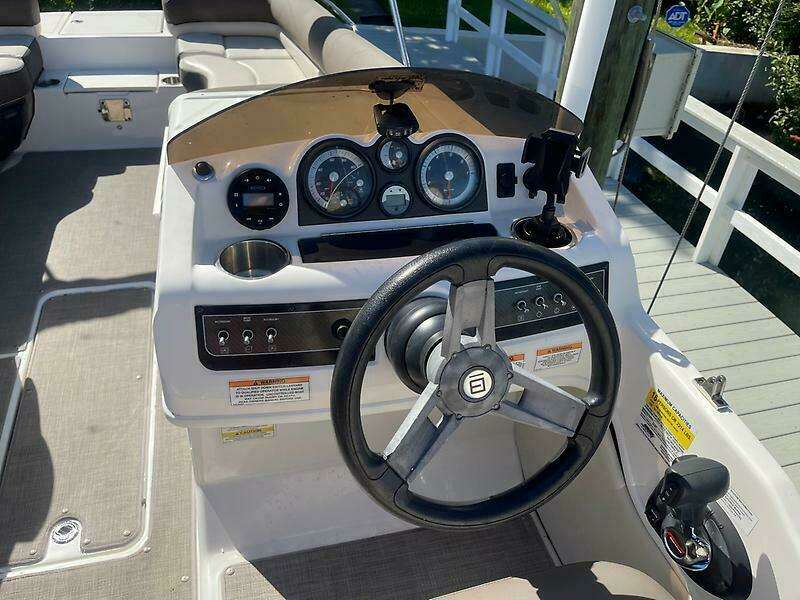 26ft Bayliner Yacht For Sale