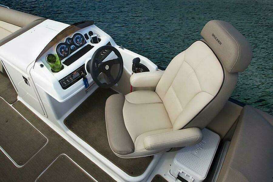 26ft Bayliner Yacht For Sale