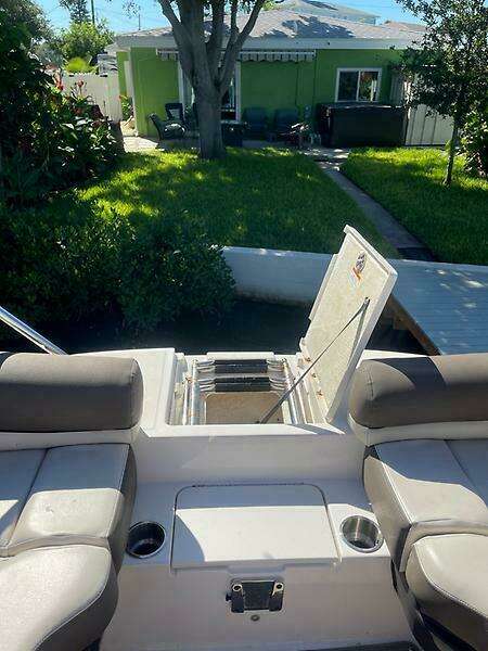 26ft Bayliner Yacht For Sale