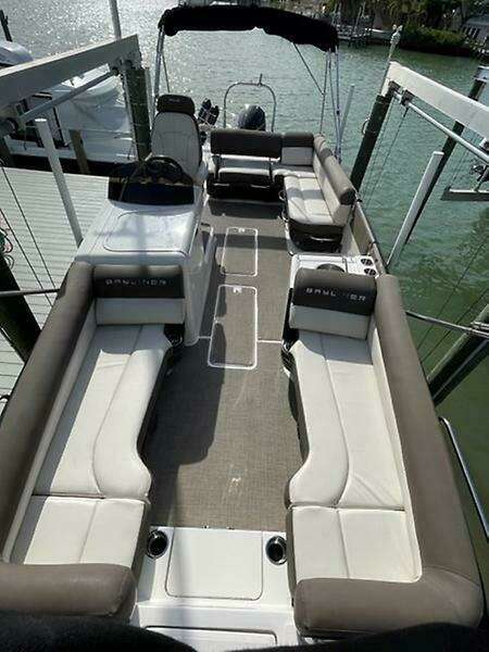 26ft Bayliner Yacht For Sale
