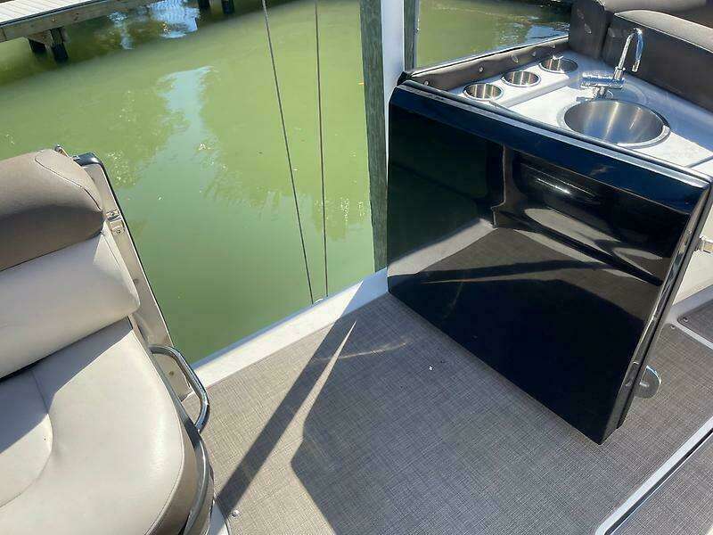 26ft Bayliner Yacht For Sale