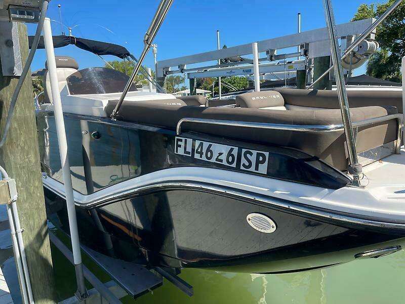 26ft Bayliner Yacht For Sale