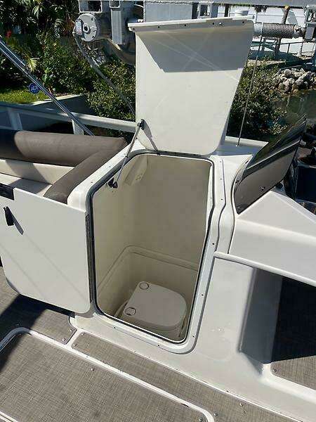 26ft Bayliner Yacht For Sale