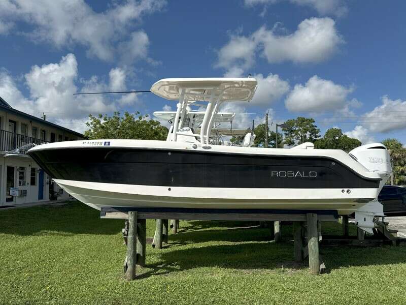 24ft Robalo Yacht For Sale