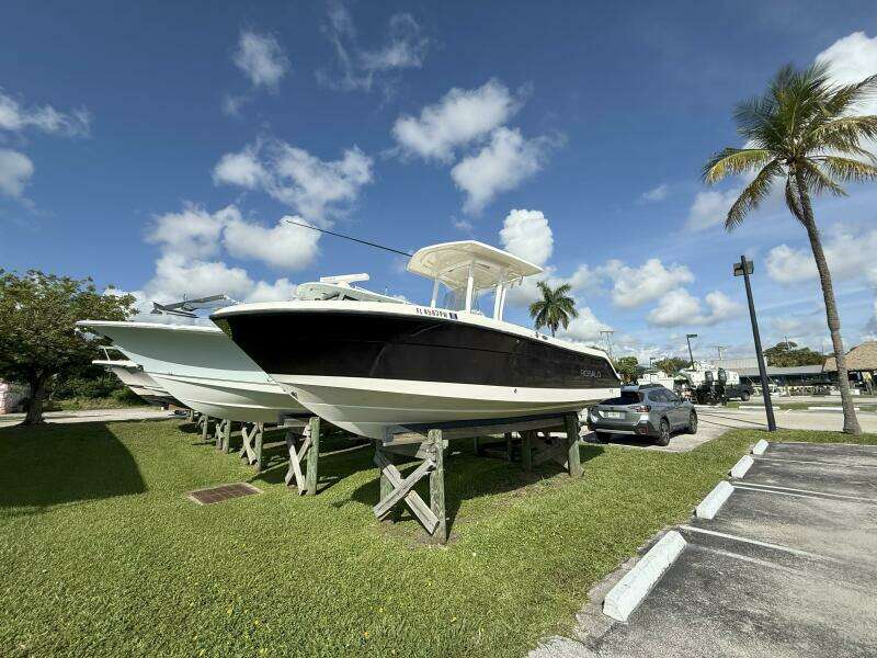 24ft Robalo Yacht For Sale