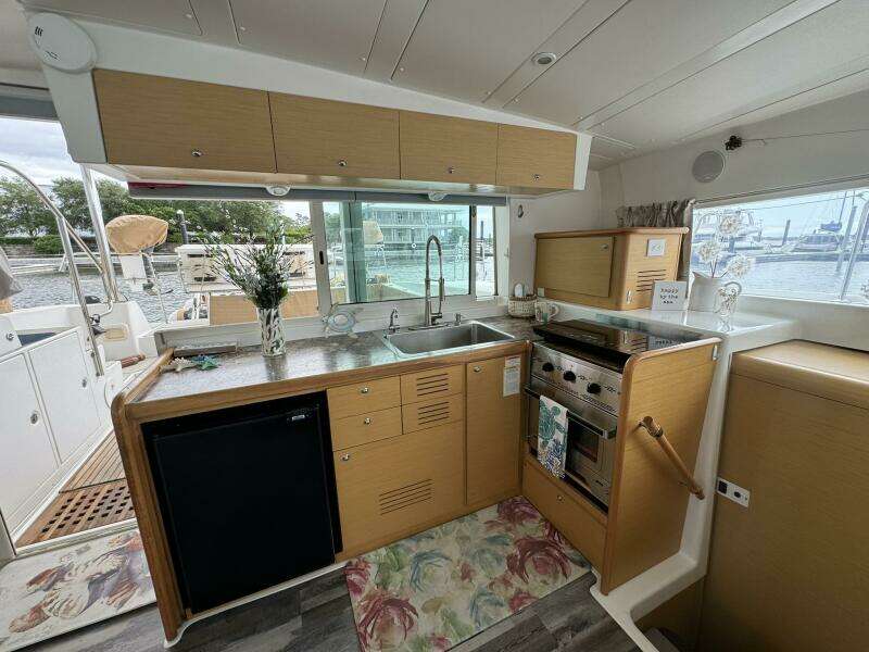 Anchored Soul 42ft Lagoon Yacht For Sale