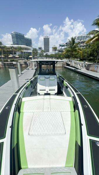 LIFE S AWESOME 38ft Statement Yacht For Sale