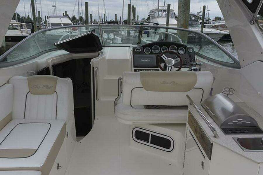 31ft Sea Ray Yacht For Sale
