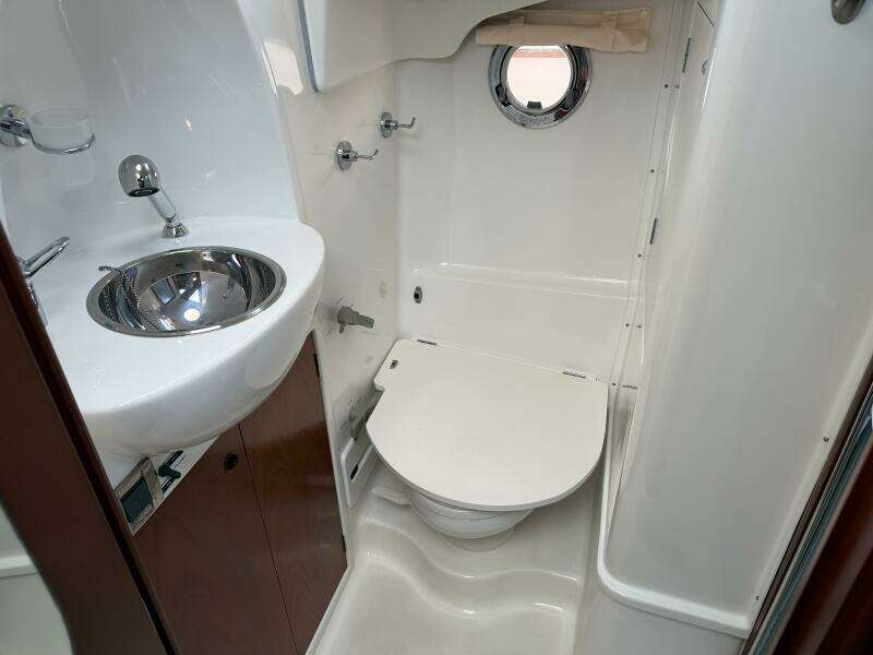 All At Sea 42ft Beneteau Yacht For Sale