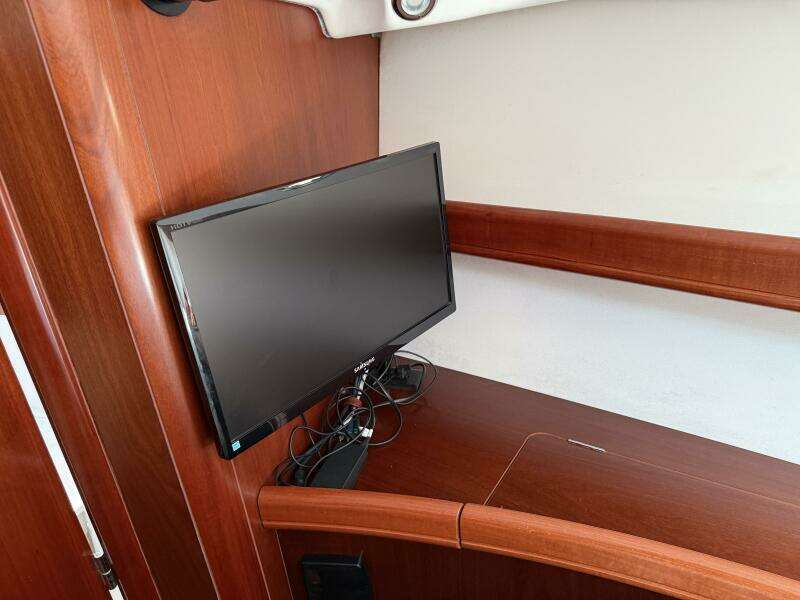 All At Sea 42ft Beneteau Yacht For Sale
