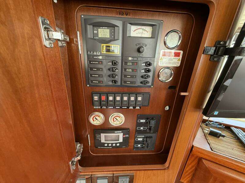 All At Sea 42ft Beneteau Yacht For Sale