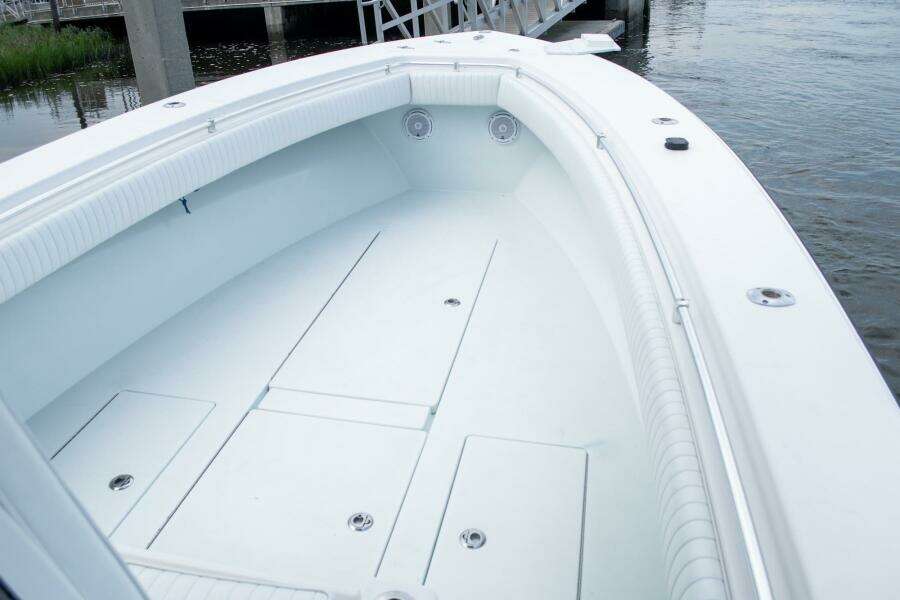 33ft Contender Yacht For Sale
