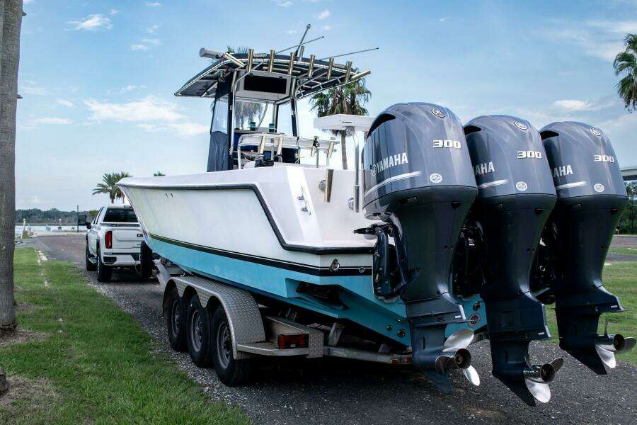 33ft Contender Yacht For Sale