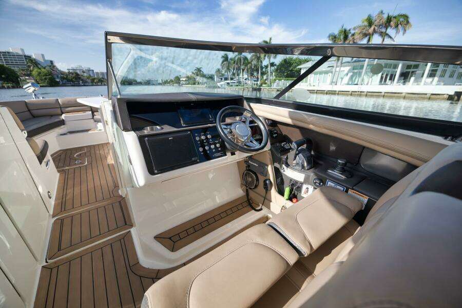 35ft Sea Ray Yacht For Sale