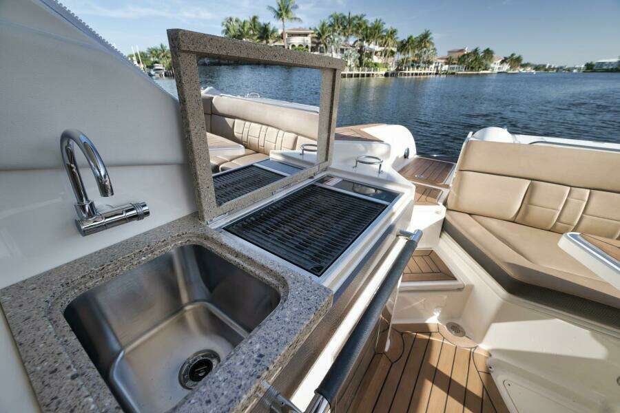 35ft Sea Ray Yacht For Sale