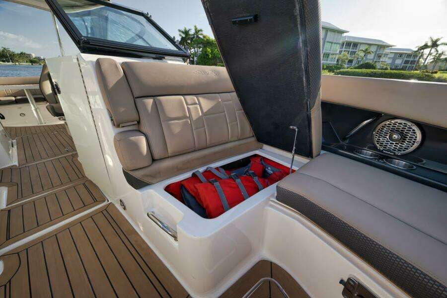 35ft Sea Ray Yacht For Sale