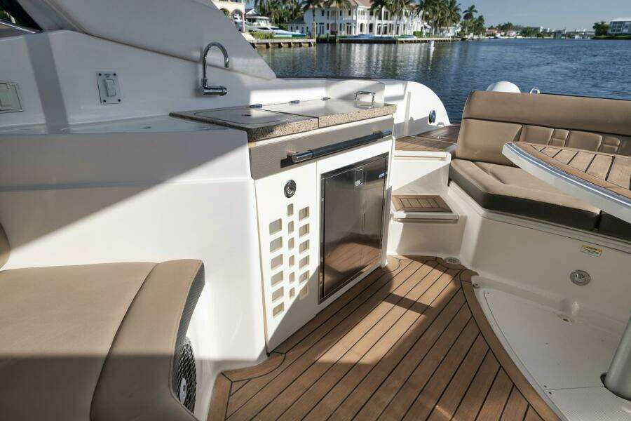 35ft Sea Ray Yacht For Sale