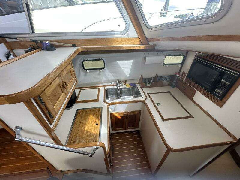 VICTORY 36ft Nauset Yacht For Sale