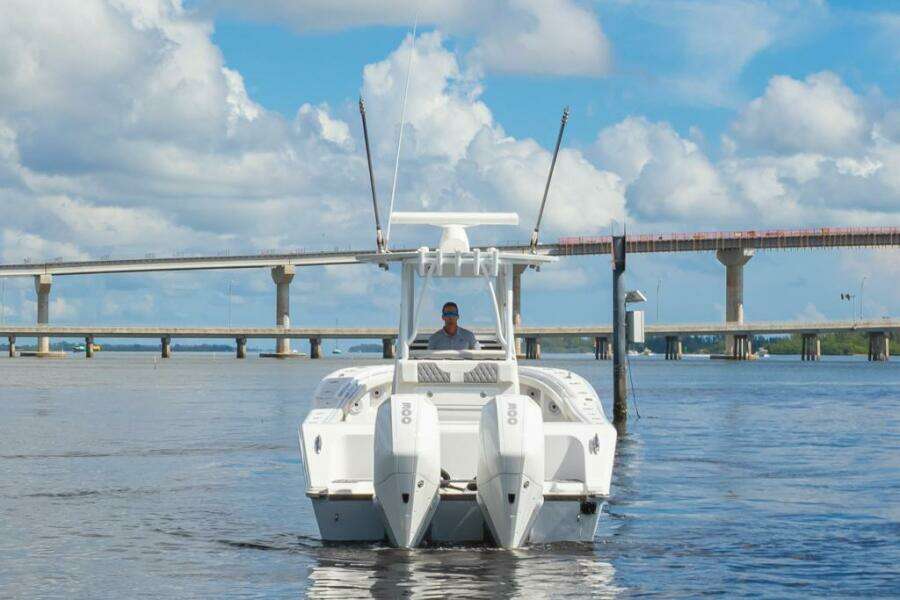 33ft Front Runner Yacht For Sale