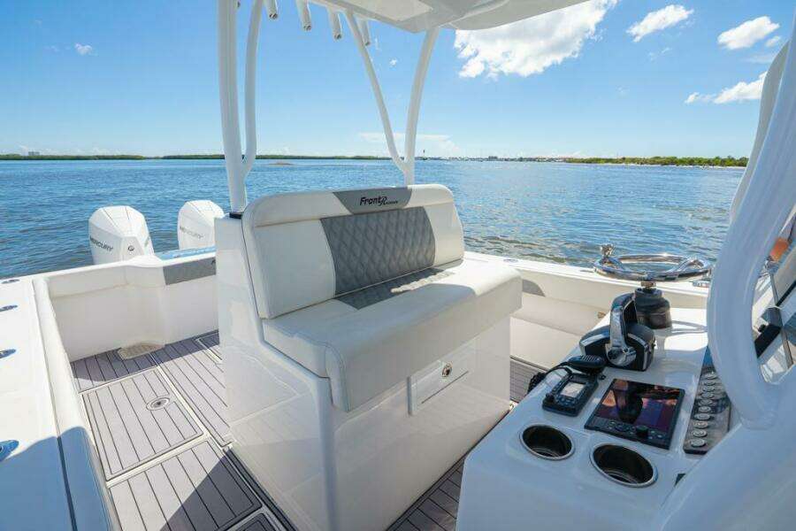 33ft Front Runner Yacht For Sale