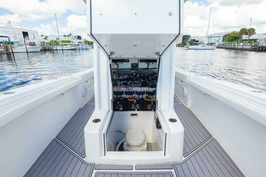 33ft Front Runner Yacht For Sale