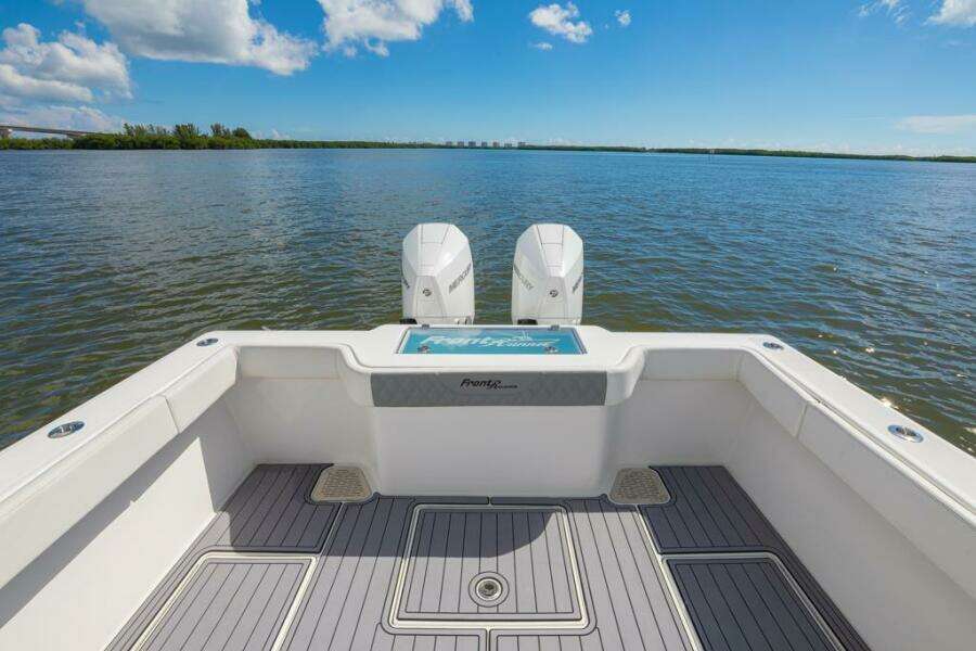 33ft Front Runner Yacht For Sale