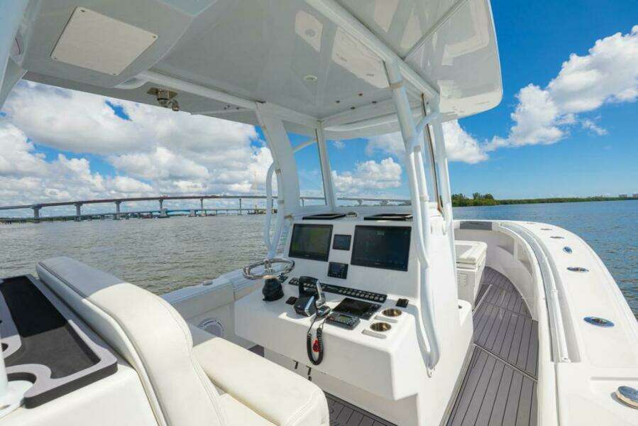 33ft Front Runner Yacht For Sale