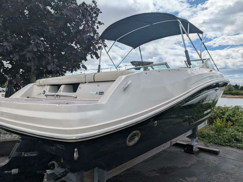 23ft Sea Ray Yacht For Sale