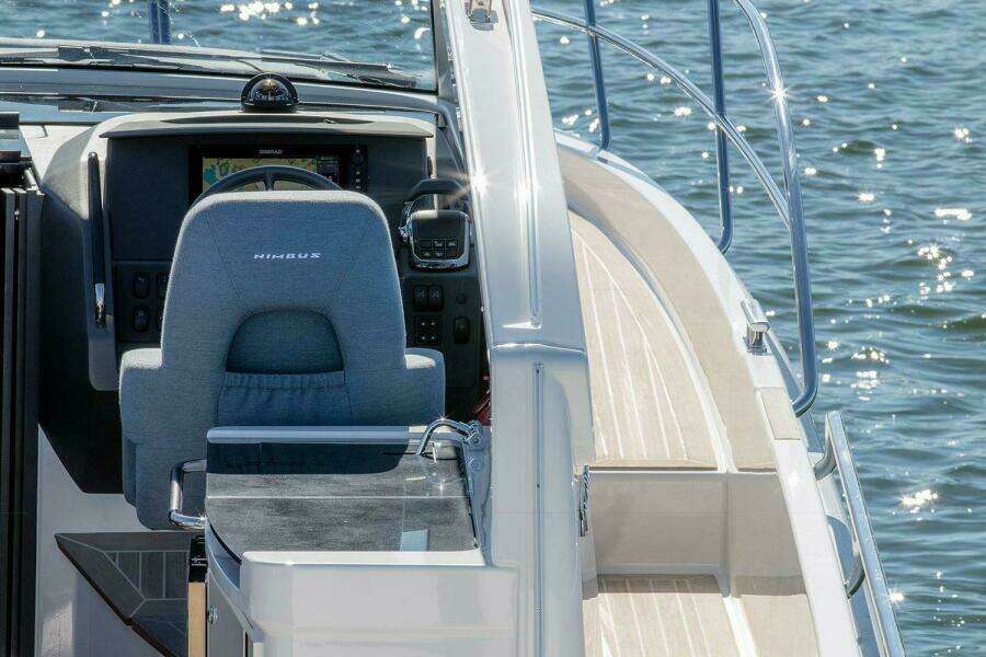 33ft Nimbus Yacht For Sale
