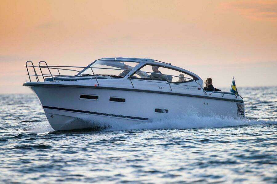 33ft Nimbus Yacht For Sale