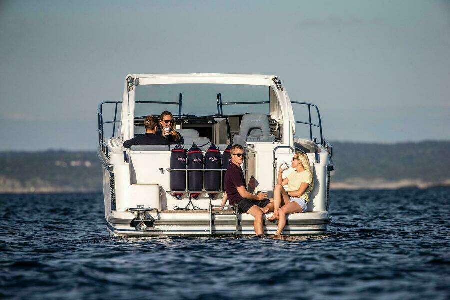 33ft Nimbus Yacht For Sale