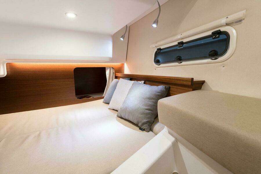 33ft Nimbus Yacht For Sale