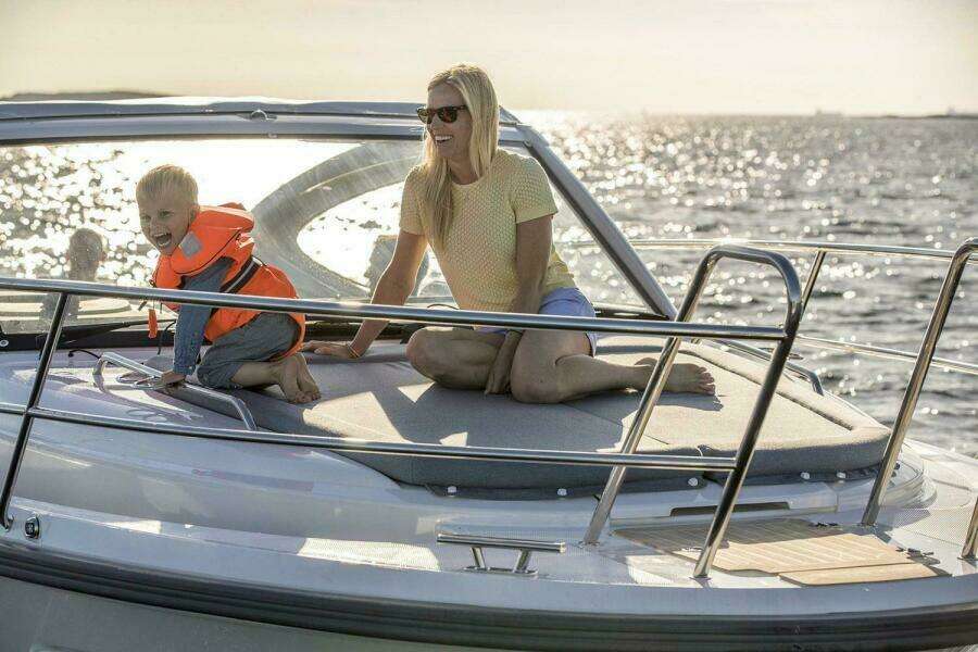 33ft Nimbus Yacht For Sale