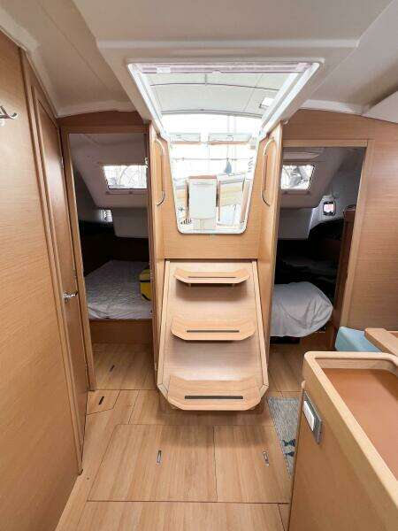 SILVER GIRL 41ft Jeanneau Yacht For Sale